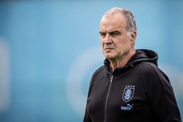 Marcelo Bielsa anuncia saída da Seleção do Uruguai após a Copa do Mundo de 2026