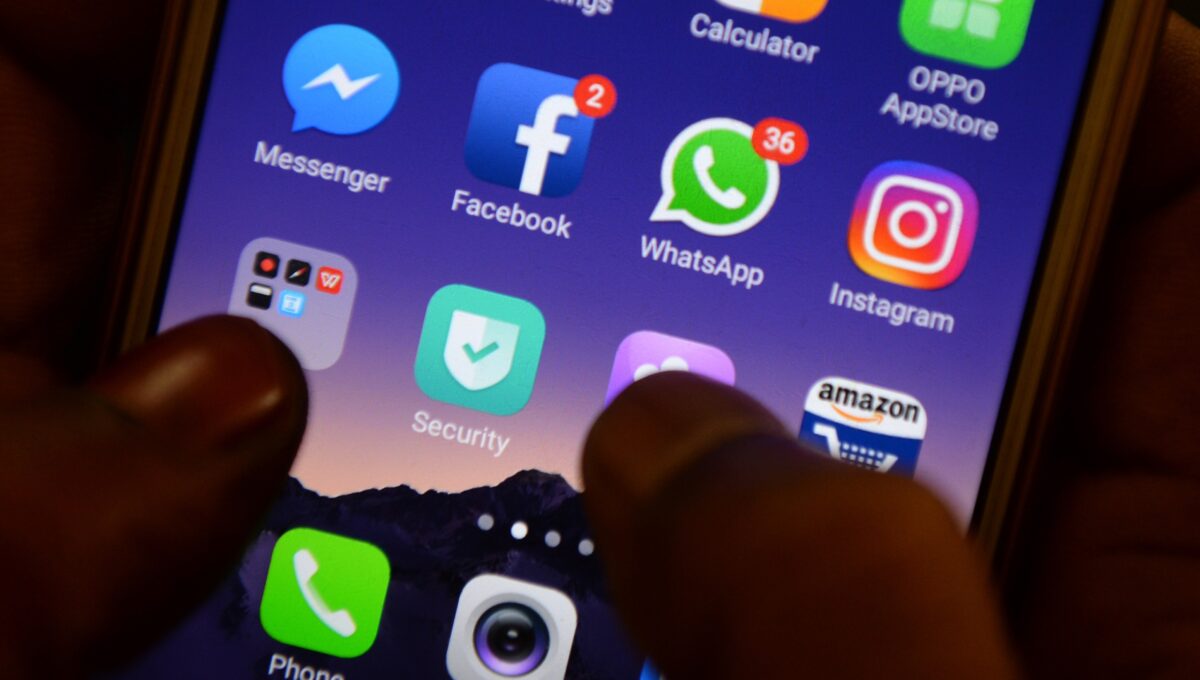Novo decreto exige que redes sociais guardem dados de anunciantes por um ano