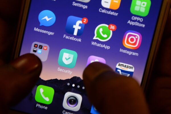 Novo decreto exige que redes sociais guardem dados de anunciantes por um ano