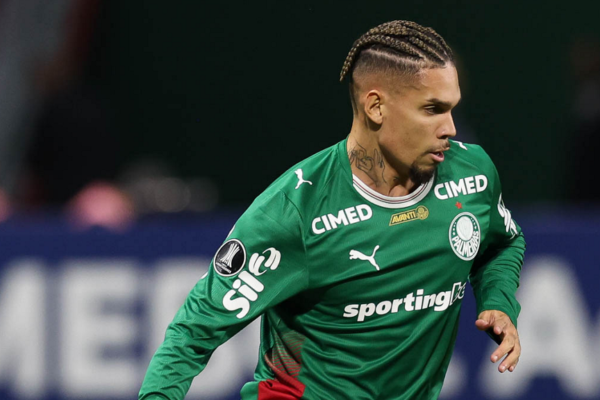Paulinho cobra autocrítica no Palmeiras após revés na Libertadores e projeta clássico contra o Flamengo
