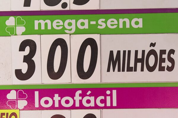 Sorteio de R$ 300 Milhões da Mega-Sena de 30 Anos Movimenta Apostadores em Ribeirão Preto