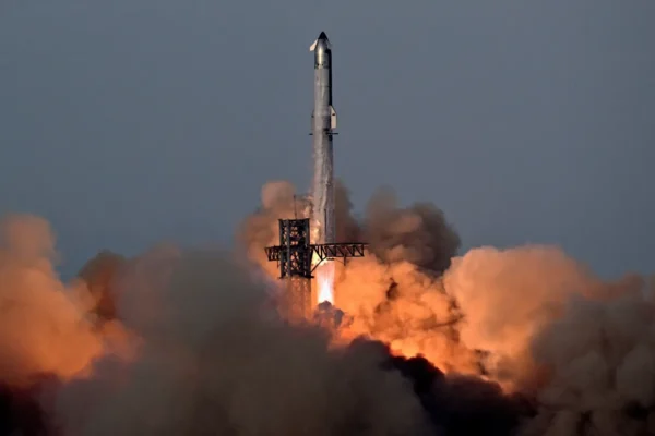 SpaceX realiza 12º teste de voo do megarfoguete Starship com nova versão mais potente