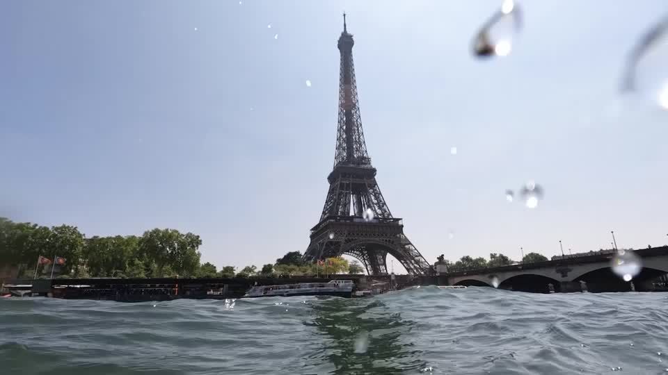 Trecho original da escadaria da Torre Eiffel é arrematado por R$ 2,6 milhões em Paris