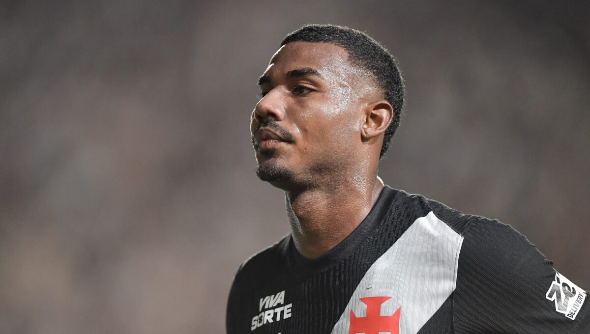 Vasco: Cuiabano volta aos treinos, mas titularidade contra o Bragantino depende de avaliação física