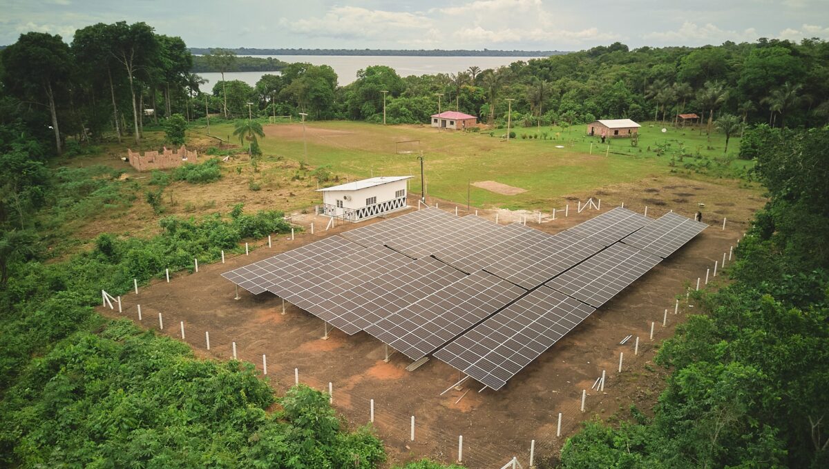 Vila indígena Três Unidos no Amazonas ganha sistema de energia solar após três décadas