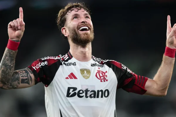 Zagueiro Léo Pereira celebra convocação para Copa do Mundo e relembra superação no Flamengo